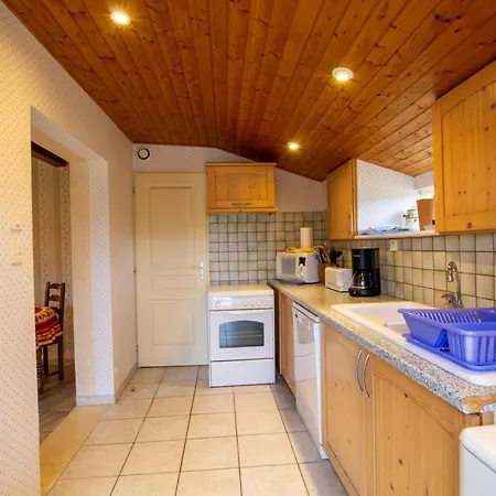 Avec Terrasse Et Bbq, Proche De Sites Prehistoriques Et Chateaux, Ideale Famille - Fr-1-616-163 *
